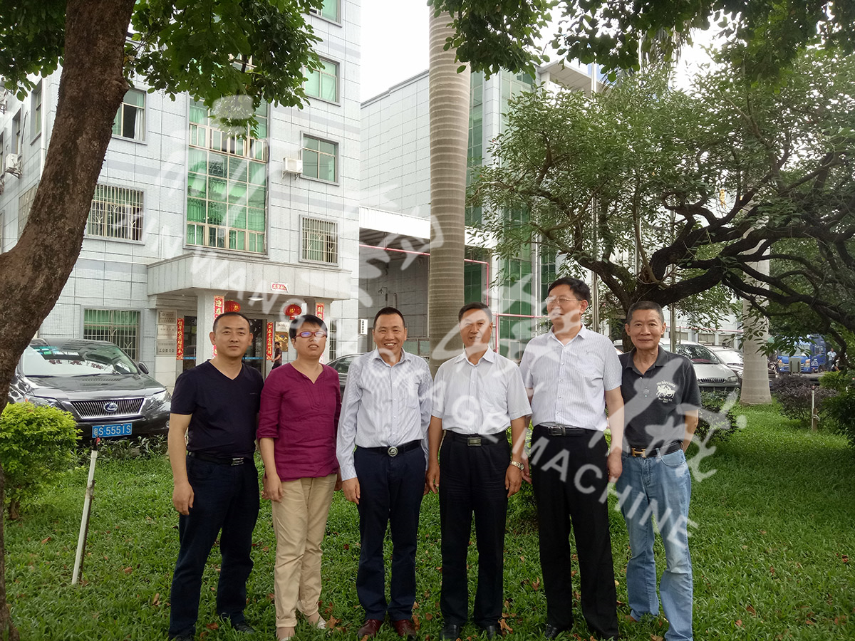 總裝備部劉思剛少將、新華社李建琦博士一行蒞臨新望公司考察指導